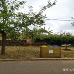 Nuevas papeleras de reciclaje instaladas en los parajes de Sant Pere y Sant Pau / Noves papereres de reciclatge instal·lades als paratges de Sant Pere i Sant Pau